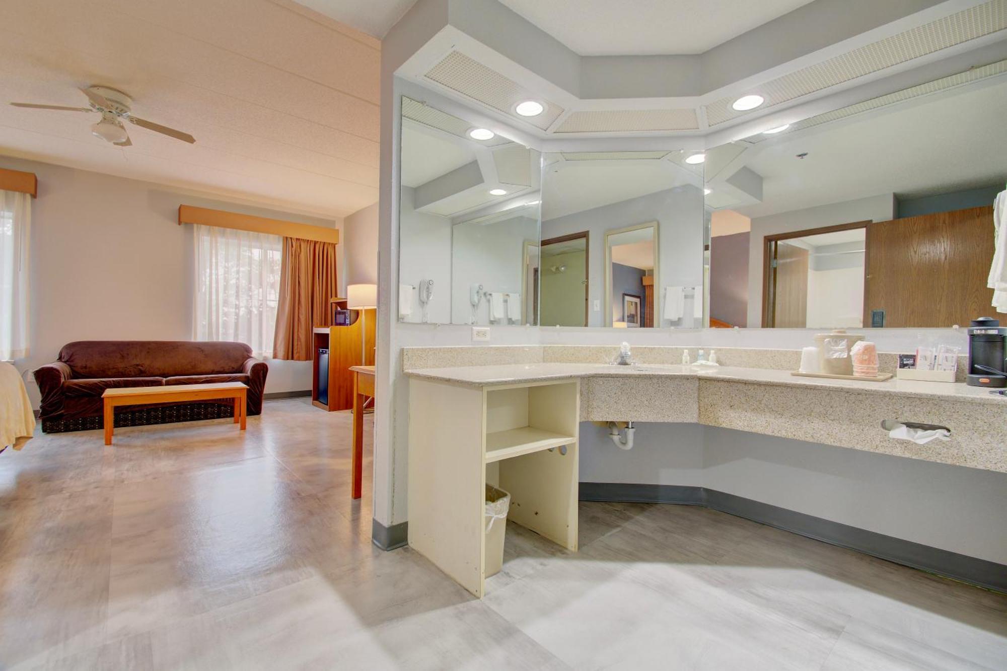 Quality Inn & Suites Cvg Airport Эрлангер Экстерьер фото